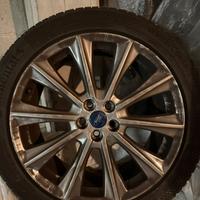 Cerchi da 20 "con gomme invernali