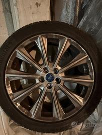 Cerchi da 20 "con gomme invernali