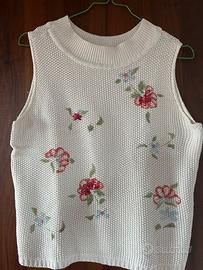 Top in maglia floreale