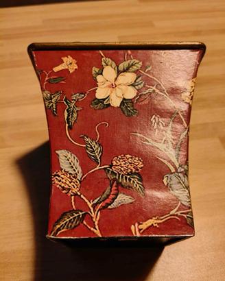 Portavaso in plastica decorato floreale