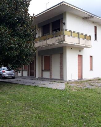 Villa di 330 m² con più di 5 locali e box auto dop