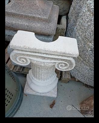 capitello, mezzo in graniglia di marmo 