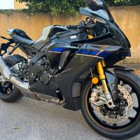 Yamaha r1