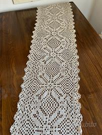 Antico runner in macrame’ di cotone