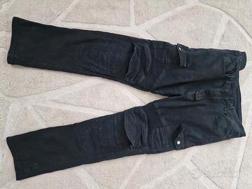 Pantaloni jeans moto rinforzati con protezioni kev