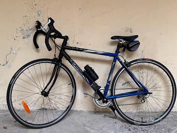 bici da corsa in alluminio