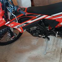 moto Beta 125 da enduro 4 tempi