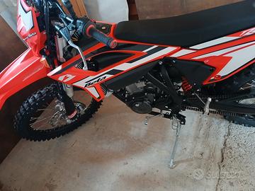 moto Beta 125 da enduro 4 tempi