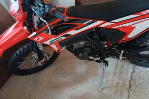 moto Beta 125 da enduro 4 tempi