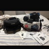canon eos 1300D con borsa a tracolla e obbiettivo