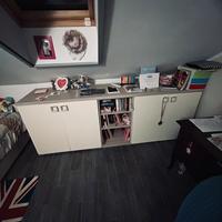 Armadio basso con libreria per mansarda