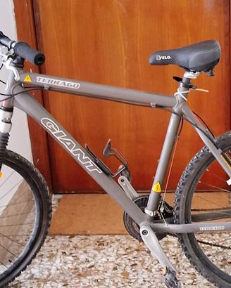 MTB Giant Terrago 3 anni appena usata
