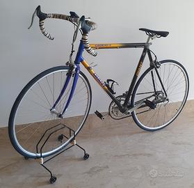 bicicletta da corsa con cambio manuale 