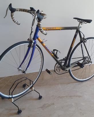 bicicletta da corsa con cambio manuale 