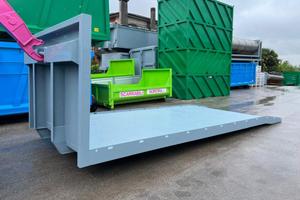 CONTAINER A PIANALE SENZA SPONDE CON CODA A ZER