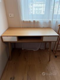 Scrivania in legno