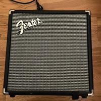 AMPLIFICATORE PER BASSO ELETTRICO FENDER RUMBLE 15