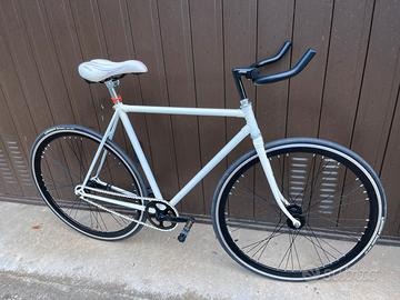 Bici scatto fisso freno a contropedale