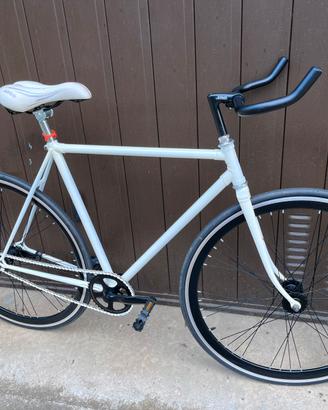 Bici scatto fisso freno a contropedale