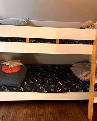 Letto a castello in legno con doghe . Perfetto