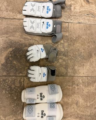 Guanti, protezioni e calzari elettronici Taekwondo