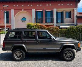 Jeep Grand Cherokee Limited ZJ 4.0 L6 4x4 - ASI