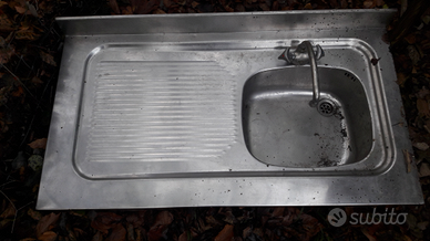 Lavello con rubinetto usato