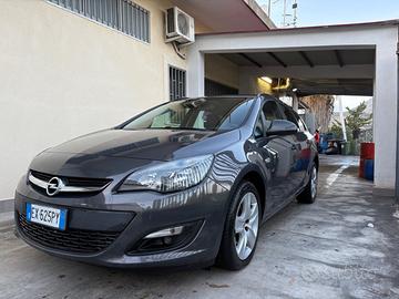 Opel astra station wagon 2015
