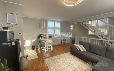 Bilocale Vista Ghirlandina su Tre Livelli