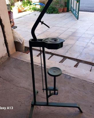 ATTAPPA BOTTIGLIE  PER TAPPI IN SUGHERO