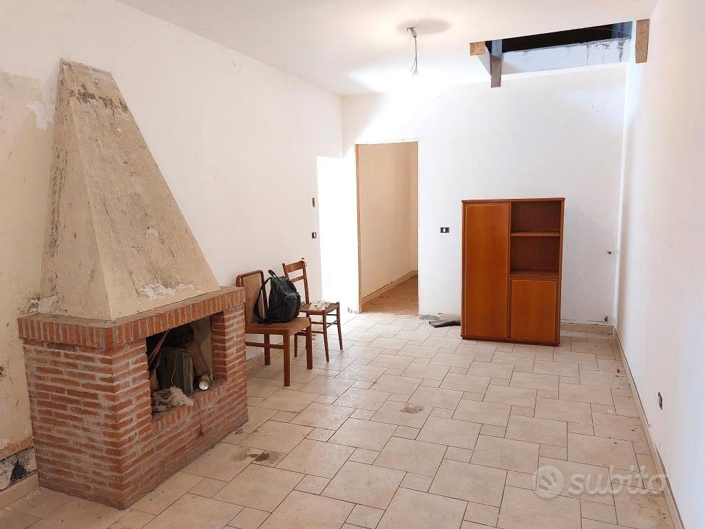 Linera: fabbricato rurale con 6000 mq di agrumeto - Vista 2