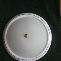 Plafoniera in ceramica bianca con decori blu