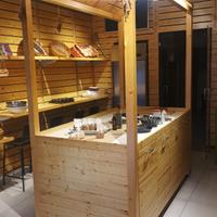 Struttura in legno espositore