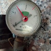 Valvola acqua con manometro