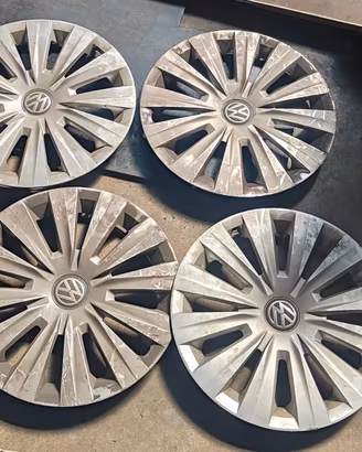 N.04 COPRICERCHI USATI VOLKSWAGEN 15 POLLICI