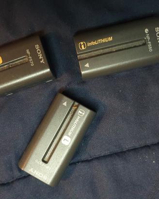 2 x Sony IntoLITHIUM NP-F570