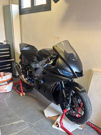 Yamaha R3 pronto pista
