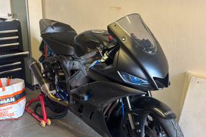 Yamaha R3 pronto pista