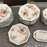 Piatti, zuppiera e insalatiera Johnson & Brother