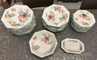 Piatti, zuppiera e insalatiera Johnson & Brother