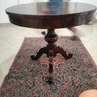 Tavolo rotondo in legno massello antico
