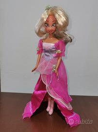 Bambola Winx Club Flora Cammina Davvero Ballo