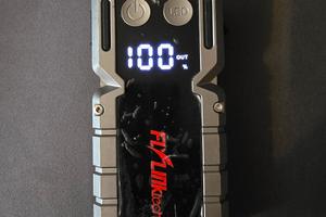 avviatore per auto con display digitale