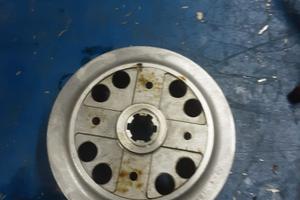 Piatto mozzetto inferiore SUZUKI GZ 250 99/07 USAT