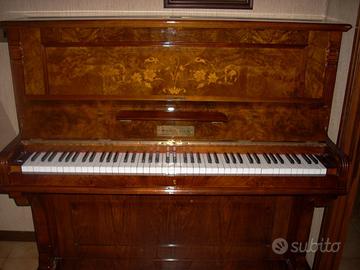 Pianoforte verticale antico in legno pregiato