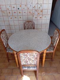 Tavolo cucina + 4 sedie 