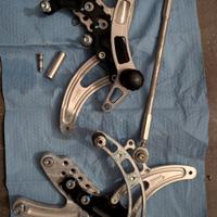 pedane da pista Zetasassi per yamaha r6 del 2002