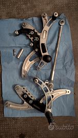 pedane da pista Zetasassi per yamaha r6 del 2002