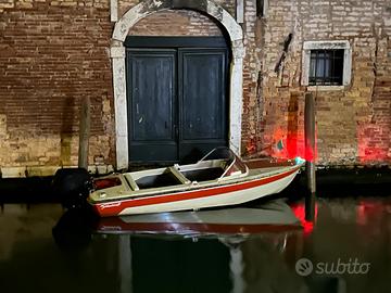 Barca a motore siletcraft