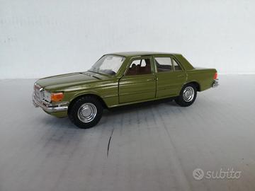 Modello auto mercedes benz 280 se verde no burago